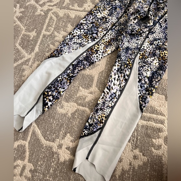 Lululemon Wunder Under Crop High-Rise
Lululemon. A10 - Picture 5 of 6